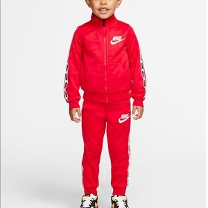 Nike Toddler 2-piece Pink track suit